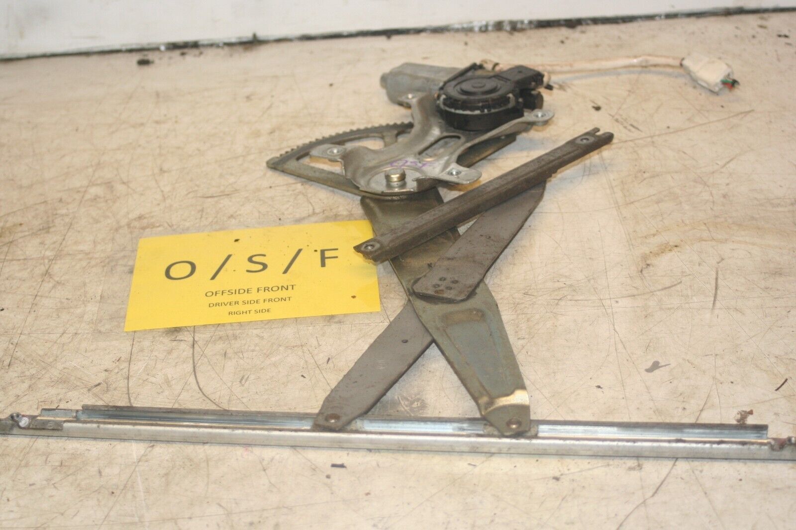 2004 LEXUS IS200. DRIVER SIDE FRONT WINDOW REGULATOR