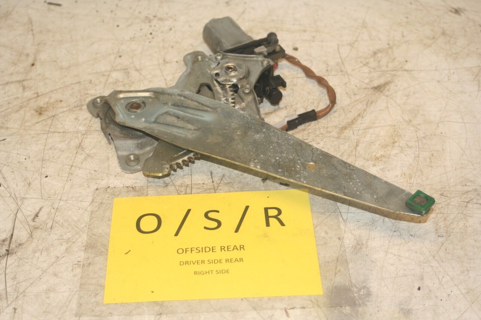 2004 LEXUS IS200. DRIVER SIDE REAR WINDOW REGULATOR - Image 2
