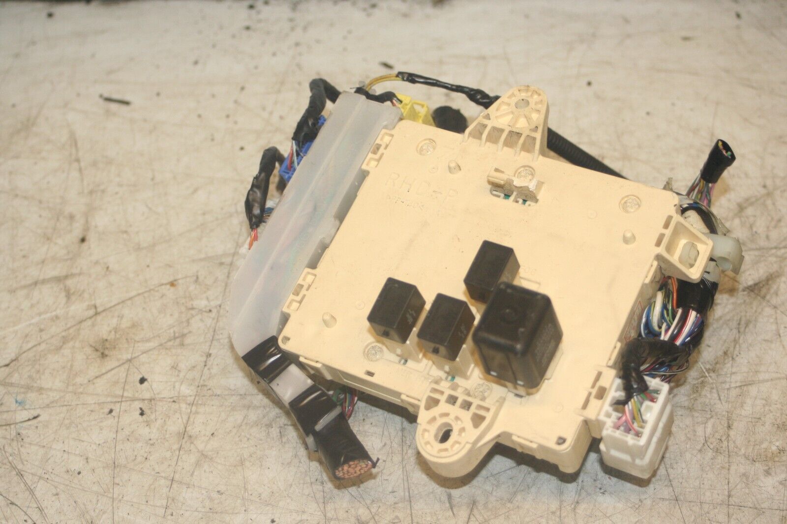 2004 LEXUS IS200. FUSE BOX BOARD - Image 4