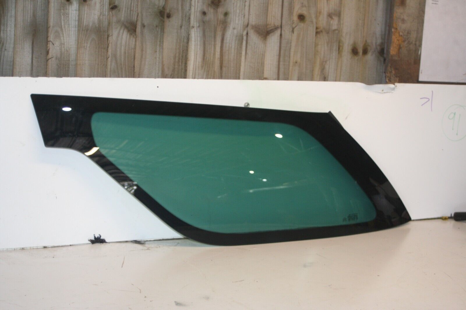 2010 CITROEN DS3. PASSENGER SIDE REAR QUARTER GLASS