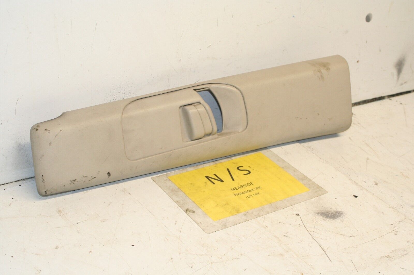 2001 LAND ROVER DISCOVERY 2 TD5. PASSENGER SIDE B PILLAR TRIM UPPER - Image 2