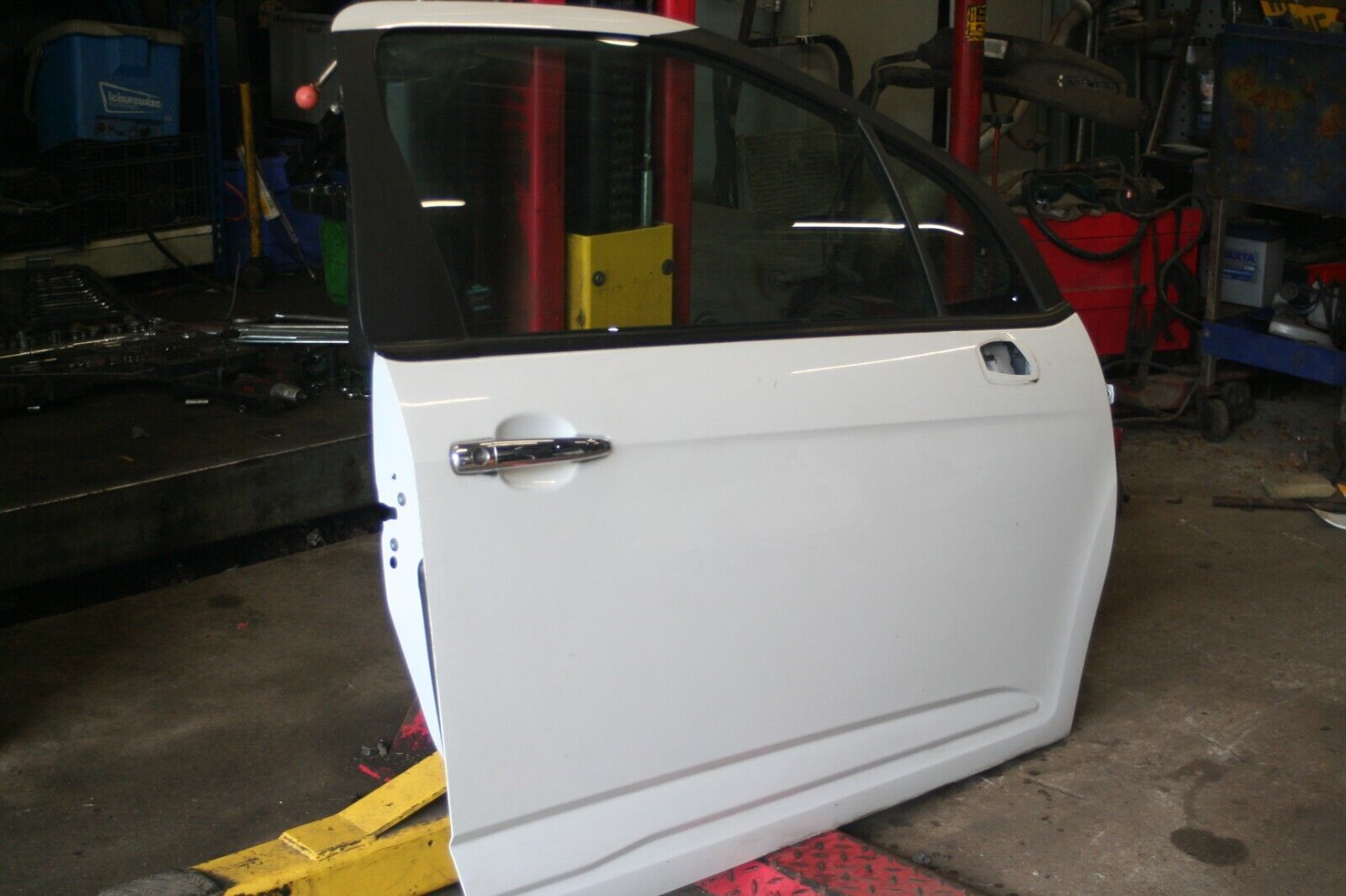 2010 CITROEN DS3. DRIVERS SIDE DOOR IN WHITE NO DOOR CARD OR WING MIRROR - Image 3