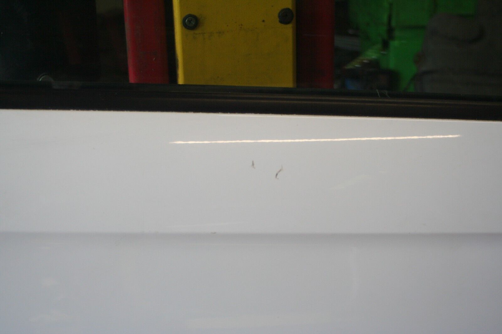 2010 CITROEN DS3. DRIVERS SIDE DOOR IN WHITE NO DOOR CARD OR WING MIRROR - Image 4