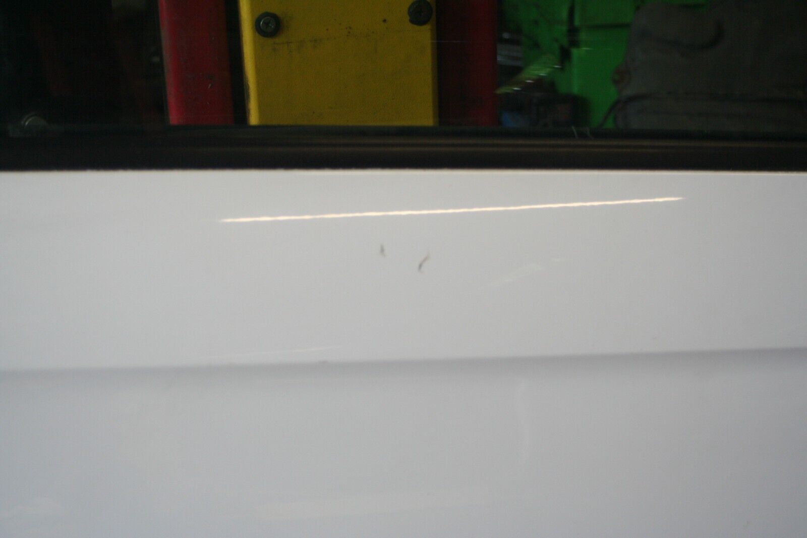 2010 CITROEN DS3. DRIVERS SIDE DOOR IN WHITE NO DOOR CARD OR WING MIRROR - Image 5