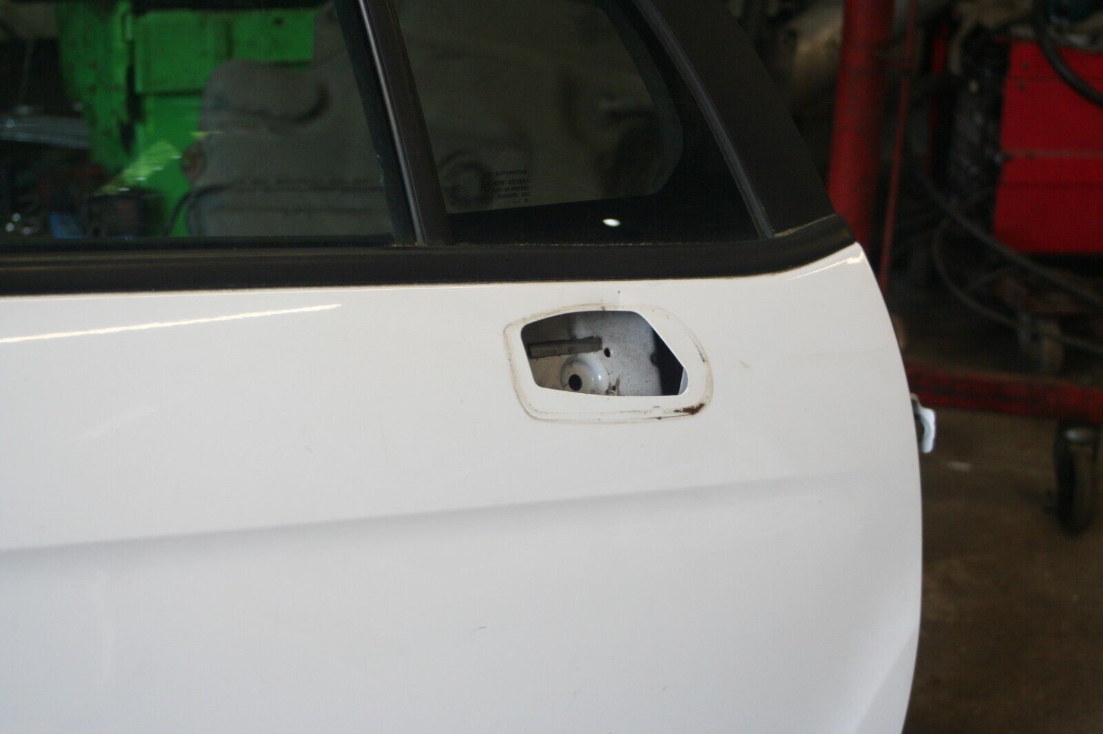 2010 CITROEN DS3. DRIVERS SIDE DOOR IN WHITE NO DOOR CARD OR WING MIRROR - Image 6