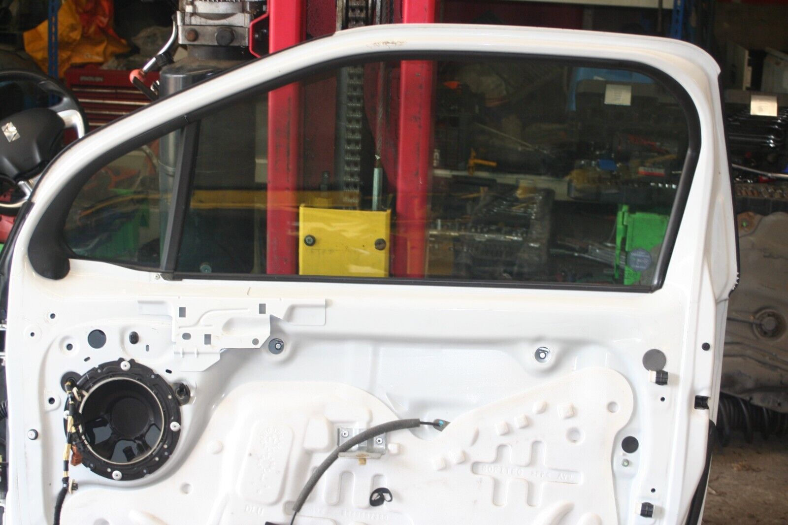 2010 CITROEN DS3. DRIVERS SIDE DOOR IN WHITE NO DOOR CARD OR WING MIRROR - Image 8