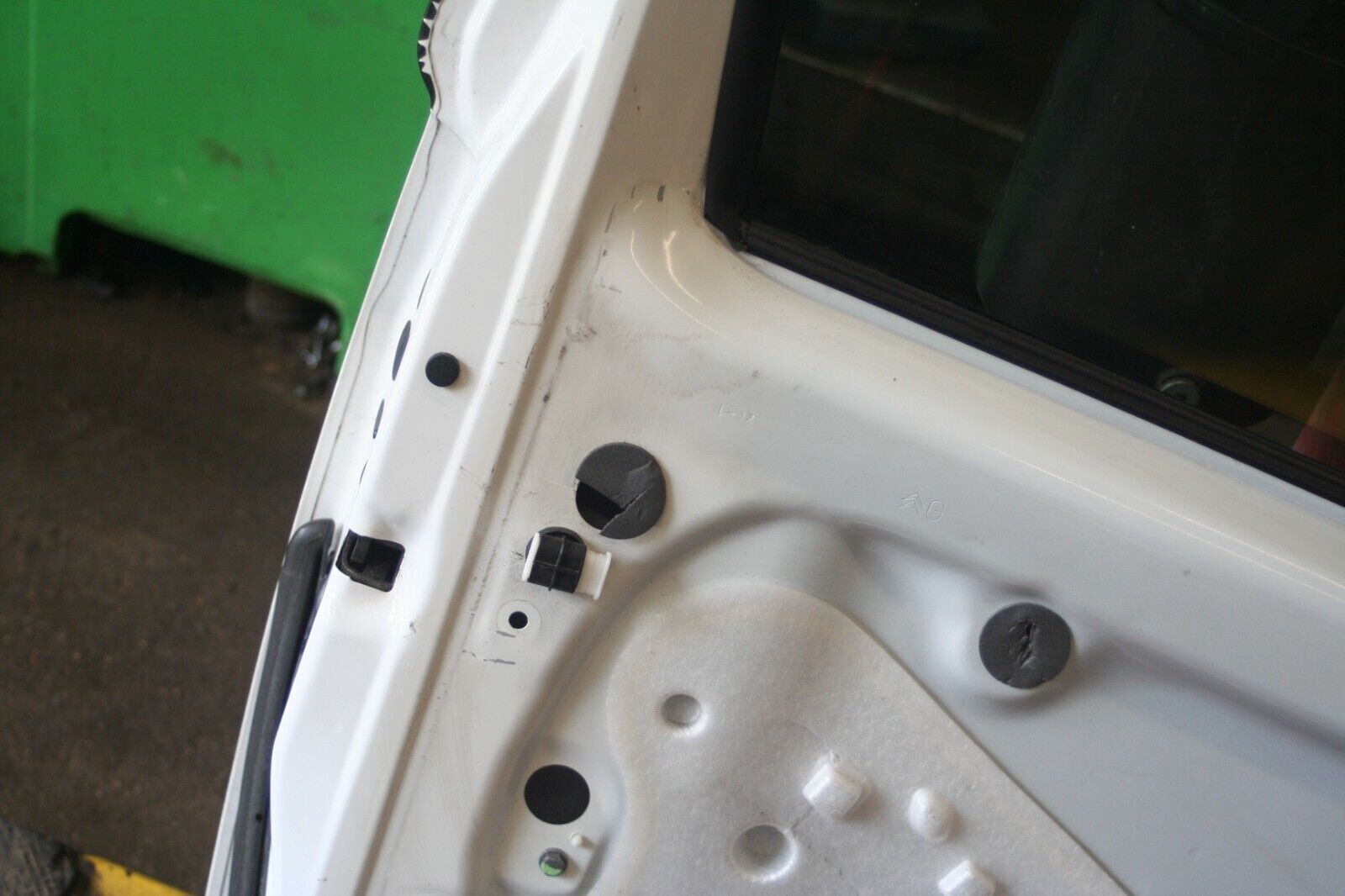 2010 CITROEN DS3. DRIVER SIDE DOOR CARD - Image 5