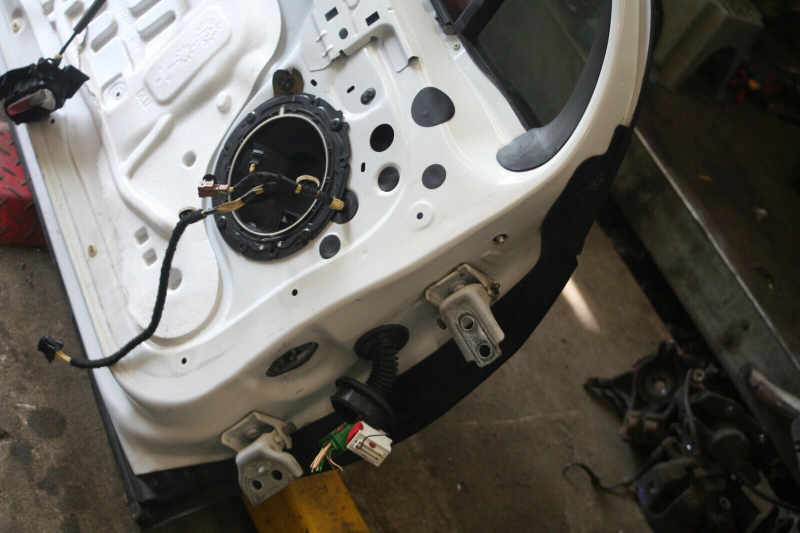 2010 CITROEN DS3. DRIVER SIDE DOOR CARD - Image 6