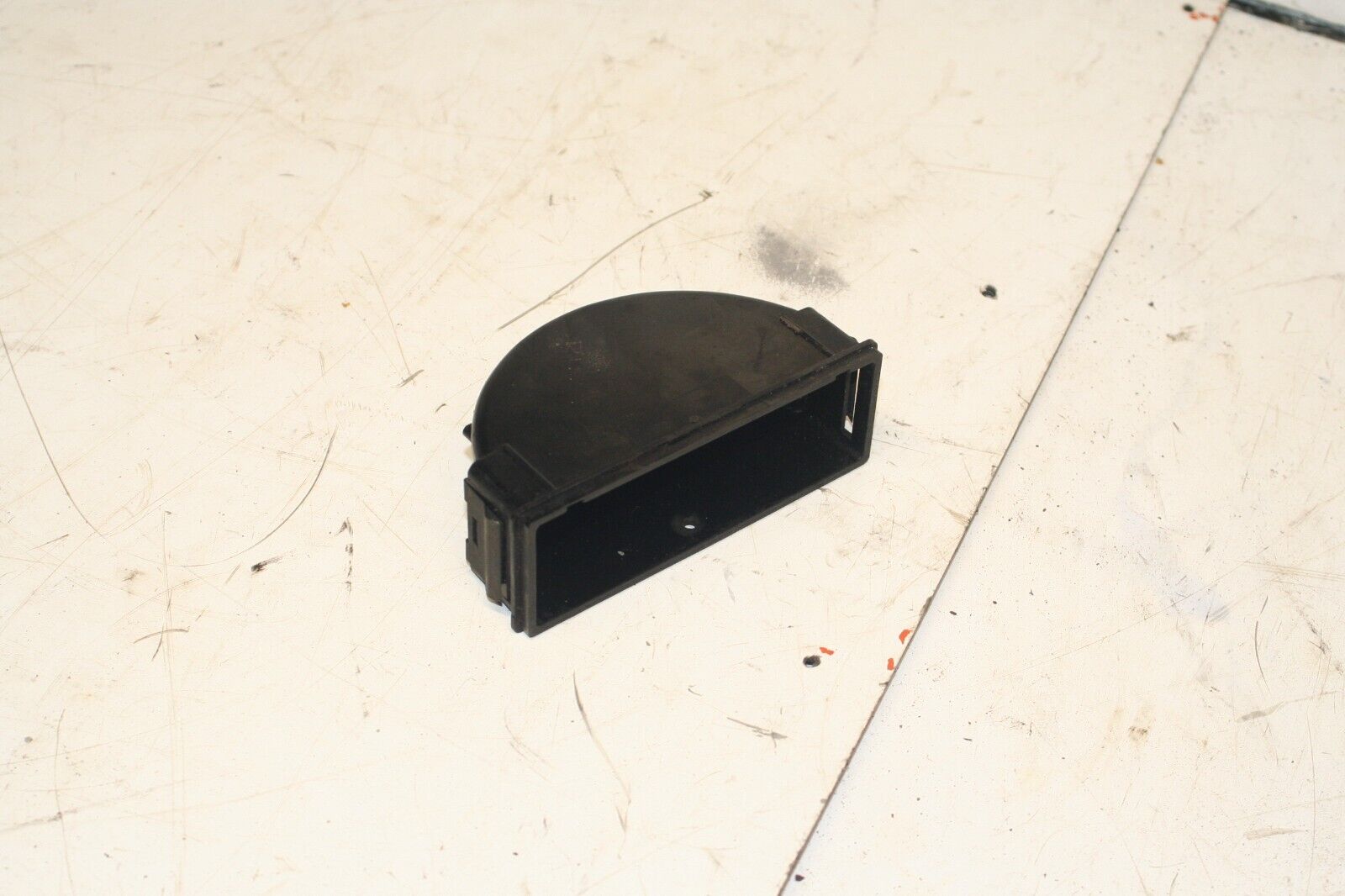 2001 LAND ROVER DISCOVERY 2 TD5. ASHTRAY HOUSING - Image 2