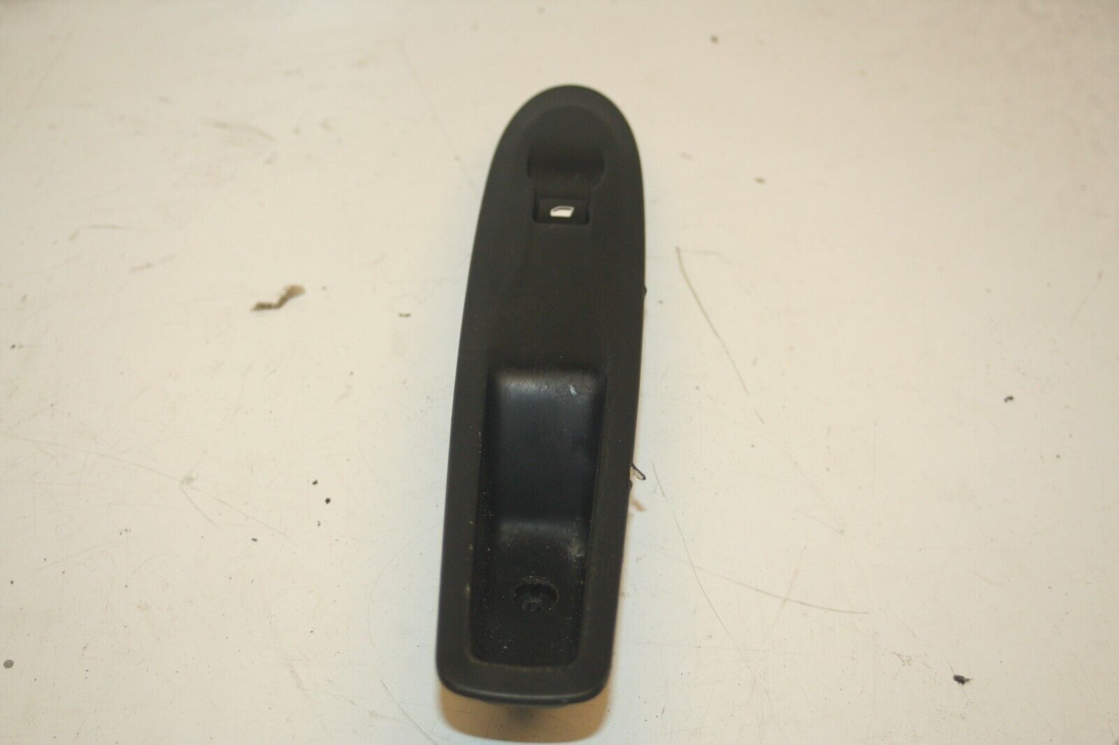 2010 CITROEN DS3. WINDOW SWITCH - Image 2