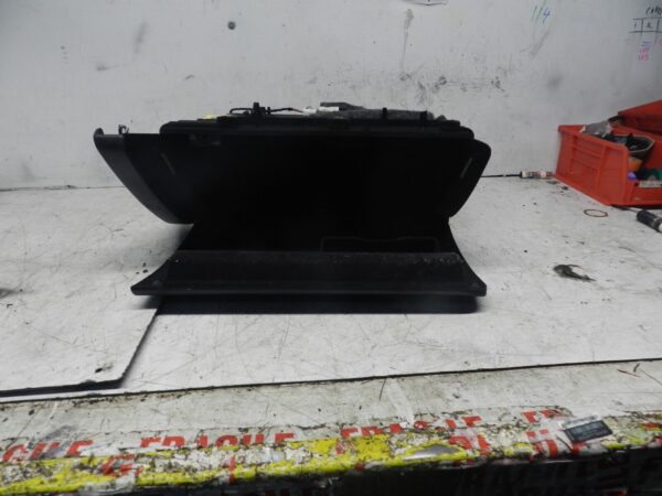 2014 AUDI S4 QUATRO A4 B8. GLOVE BOX 8KK2857035B - Image 2