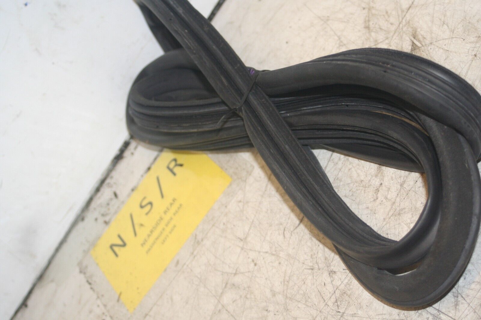 2004 LEXUS IS200. PASSENGER SIDE REAR DOOR RUBBER SEAL - Image 2