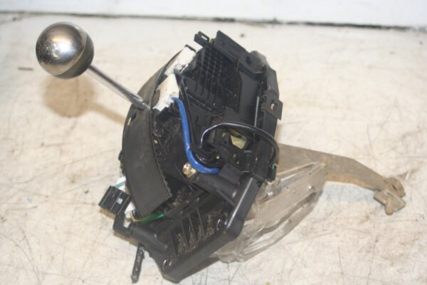 2004 LEXUS IS200. AUTOMATIC GEAR SELECTOR