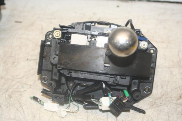 2004 LEXUS IS200. AUTOMATIC GEAR SELECTOR - Image 2