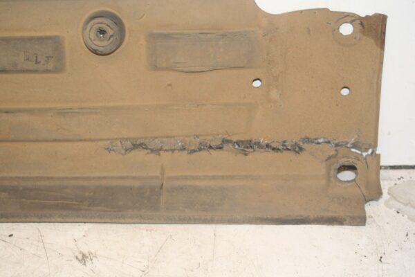 2004 LEXUS IS200. CAR UNDER TRAY PASSENGER SIDE - Image 3