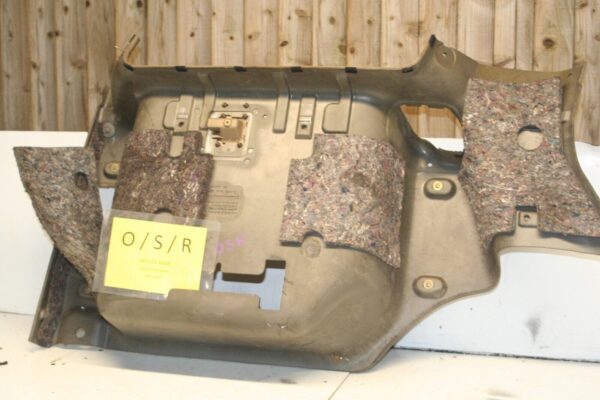 2001 LAND ROVER DISCOVERY 2 TD5. DRIVER SIDE BOOT LOWER TRIM - Image 3