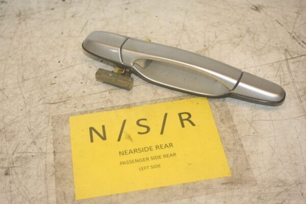 2004 LEXUS IS200. PASSENGER SIDE REAR DOOR HANDLE OUTER IN SILVER - Image 2
