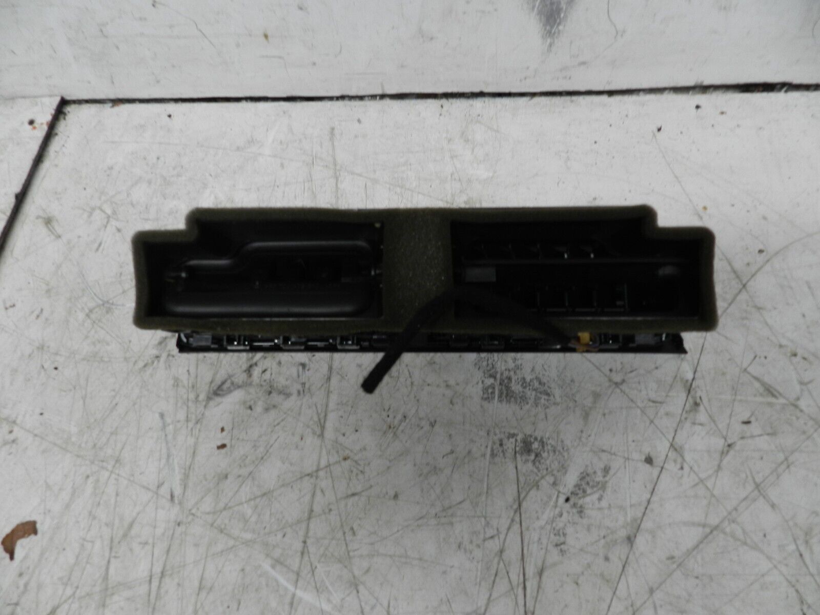 2014 AUDI S4 QUATRO A4 B8. TWIN AIR VENTS 8T2820951C - Image 3