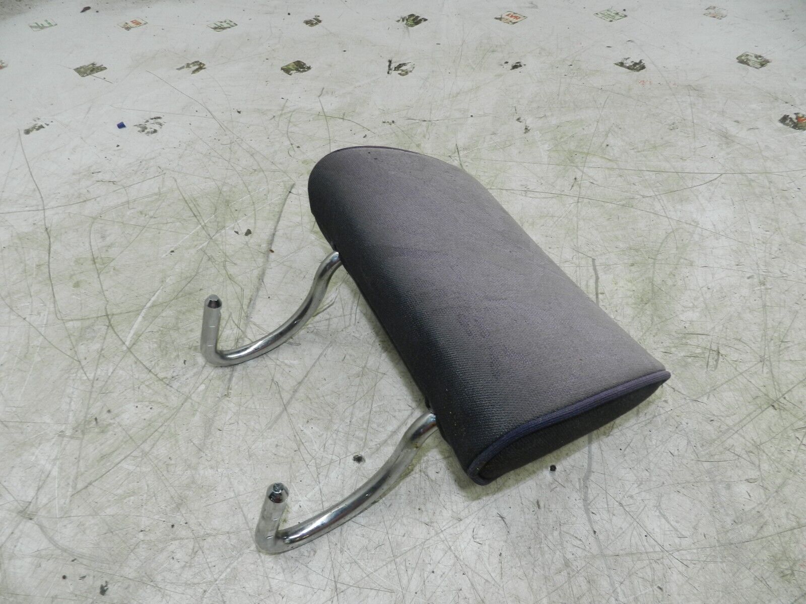 (141) MERCEDES E CLASS SALOON W210. REAR SEAT HEAD REST - Image 5