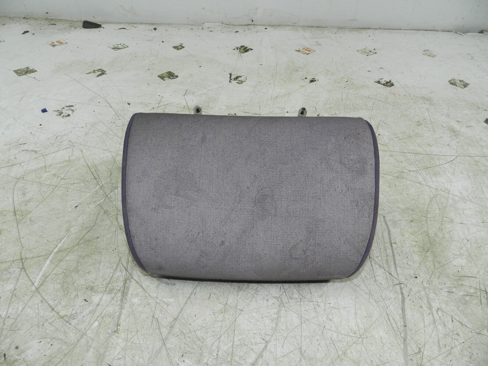 (141) MERCEDES E CLASS SALOON W210. REAR SEAT HEAD REST - Image 6