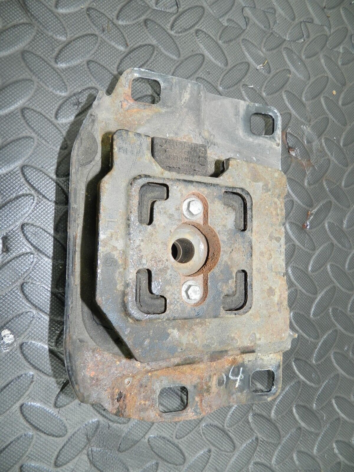 151. 2008 FORD FOCUS MK2 TITANIUM. GEAR BOX MOUNT - Image 3