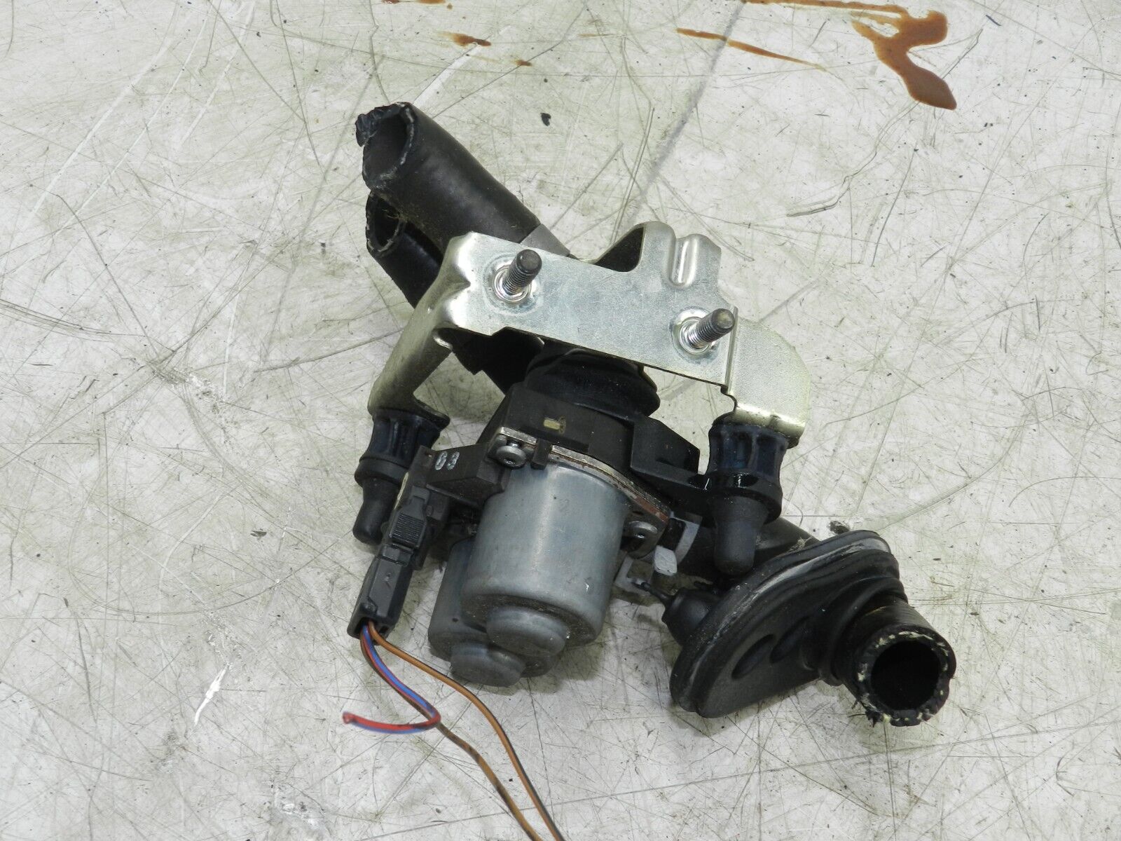 (141) MERCEDES E CLASS SALOON W210. COOLANT VALVE PUMP - Image 2