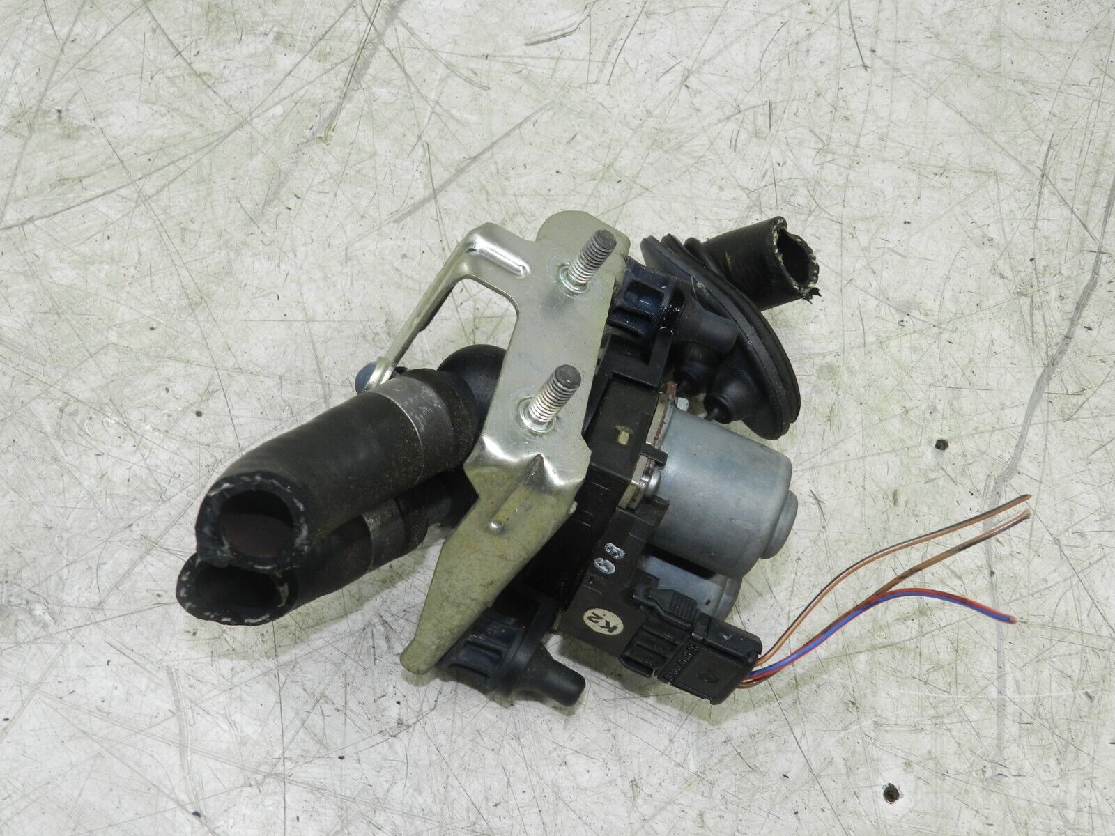 (141) MERCEDES E CLASS SALOON W210. COOLANT VALVE PUMP - Image 3