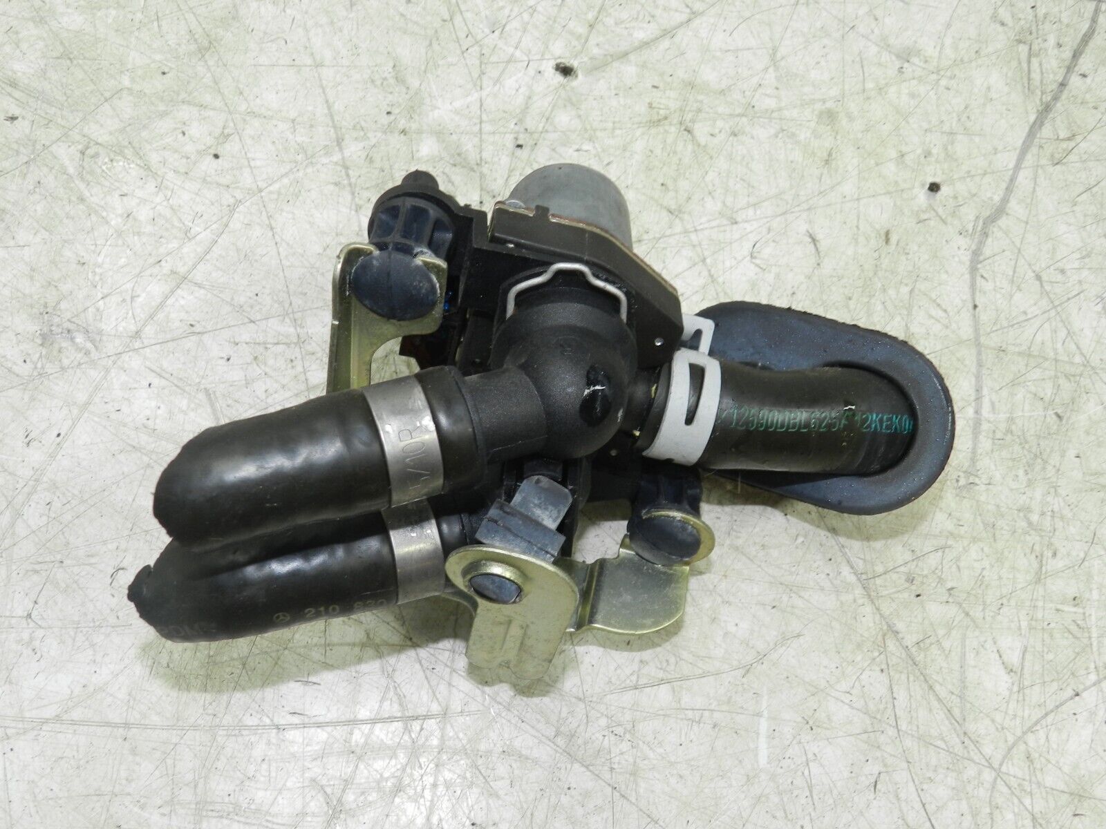 (141) MERCEDES E CLASS SALOON W210. COOLANT VALVE PUMP - Image 4