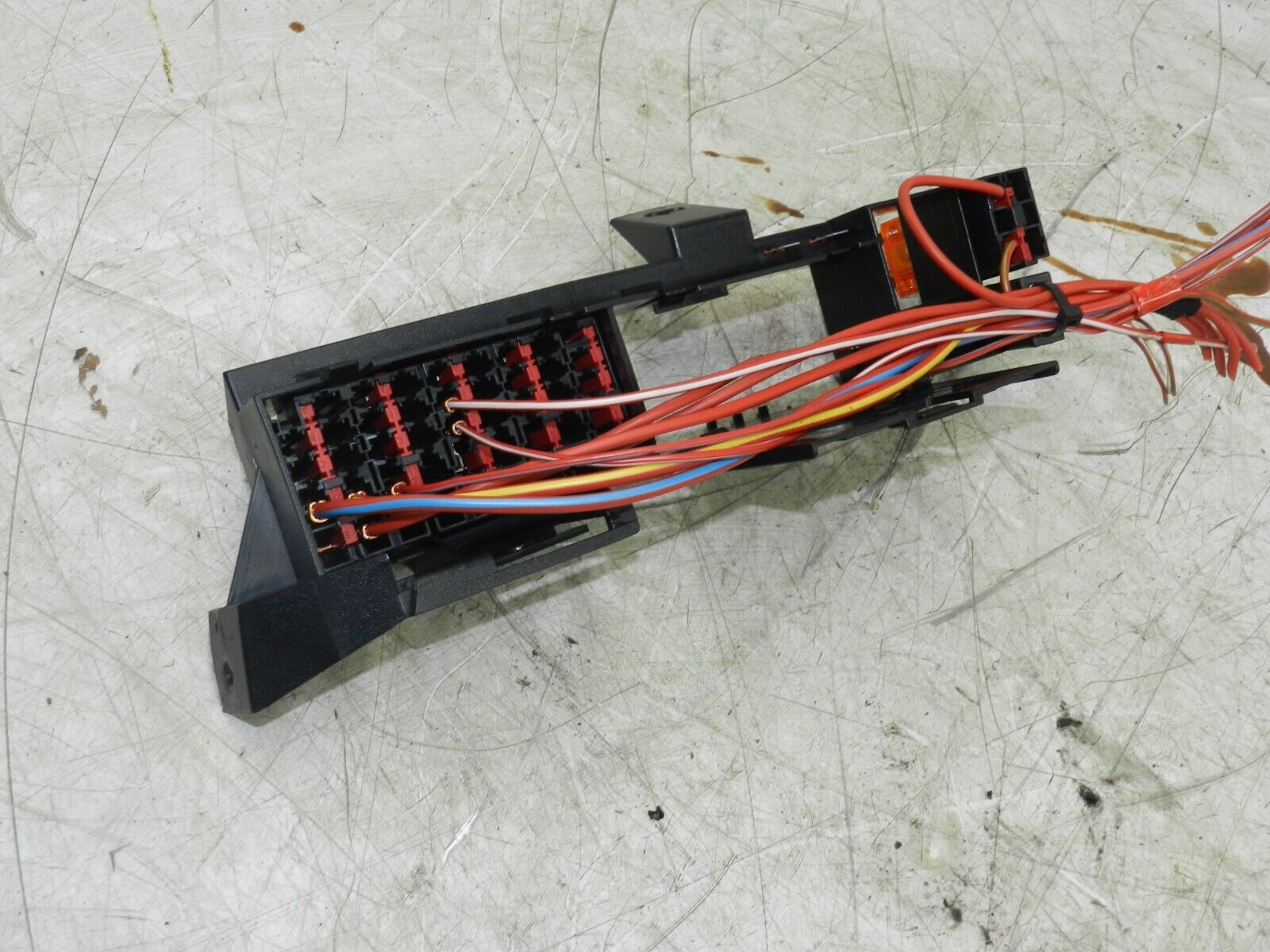 (141) MERCEDES E CLASS SALOON W210. FUSE BOX BOARD