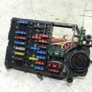 (141) MERCEDES E CLASS SALOON W210. FUSE BOX BOARD