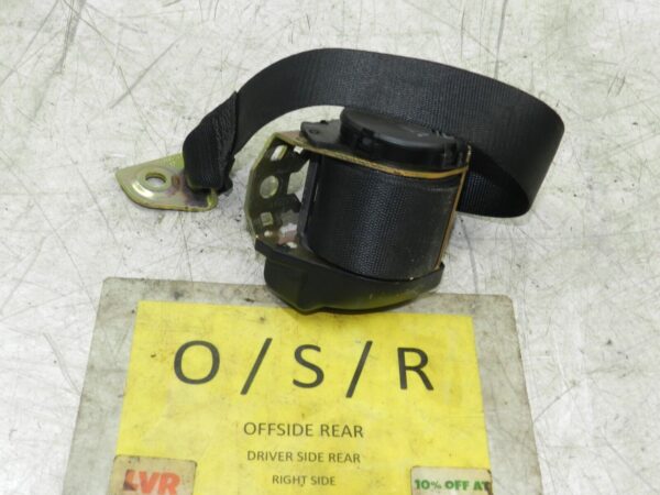 (141) MERCEDES E CLASS SALOON W210. DRIVER SIDE REAR SEAT BELT