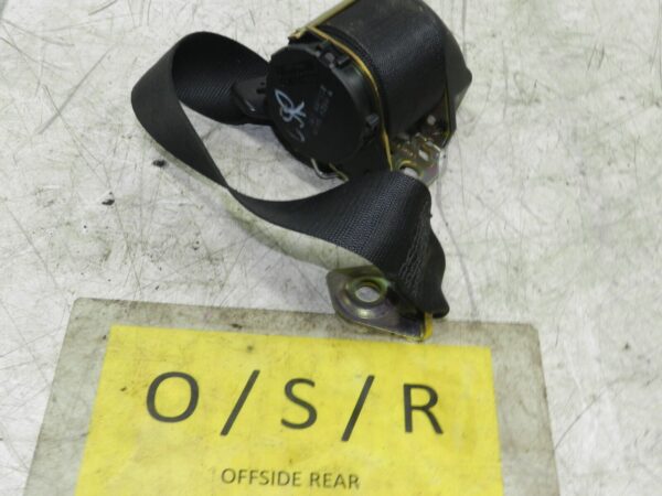 (141) MERCEDES E CLASS SALOON W210. DRIVER SIDE REAR SEAT BELT - Image 2