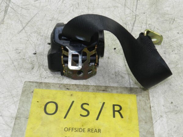 (141) MERCEDES E CLASS SALOON W210. DRIVER SIDE REAR SEAT BELT - Image 3
