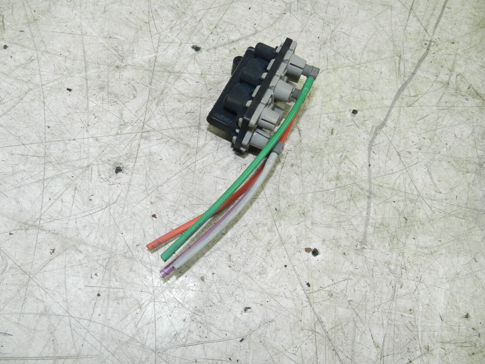 (141) MERCEDES E CLASS SALOON W210. AIR VACUUM PUMP SOLENOID