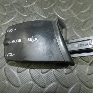 151. 2008 FORD FOCUS MK2 TITANIUM. RADIO STEERING WHEEL CONTROLS