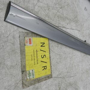 (141) MERCEDES E CLASS SALOON W210. EXTERNAL DOOR TRIM WING PASSENGER SIDE FRONT