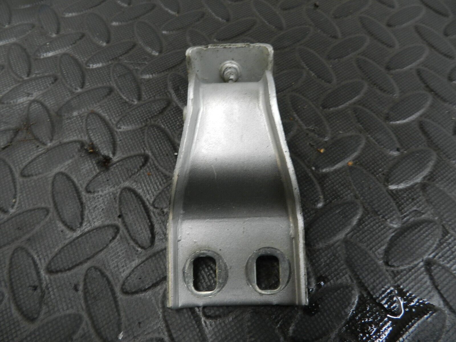 151. 2008 FORD FOCUS MK2 TITANIUM. BOOT LID TAILGATE HINGE - Image 3