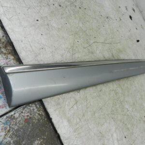 (141) MERCEDES E CLASS SALOON W210. EXTERNAL DOOR TRIM PASSENGER SIDE FRONT
