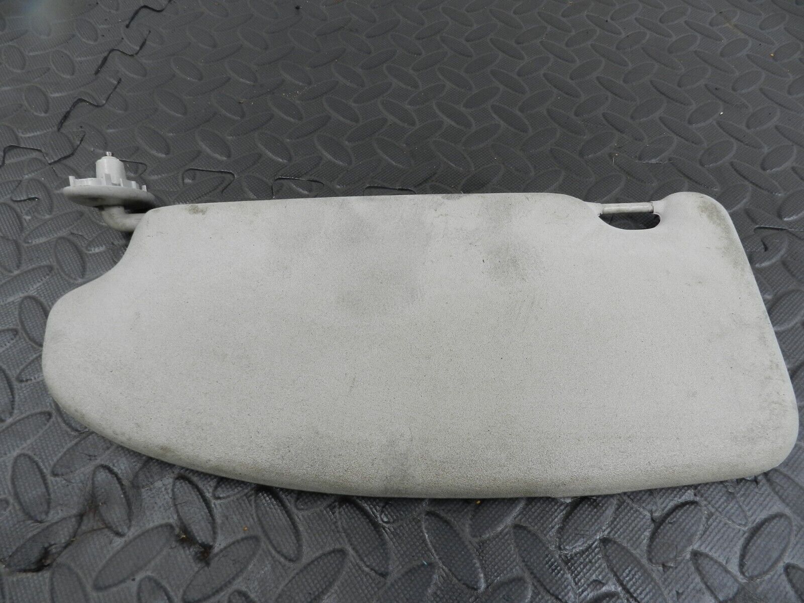 151. 2008 FORD FOCUS MK2 TITANIUM. DRIVER SIDE SUN VISOR - Image 4