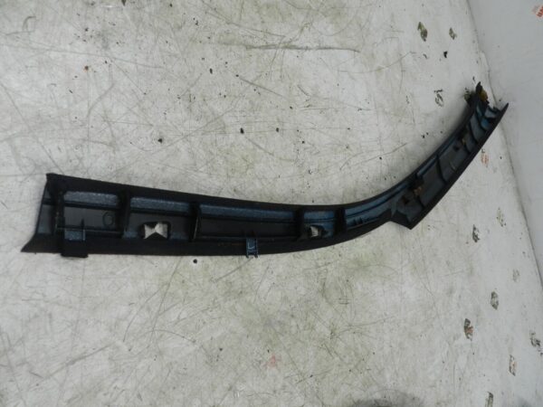 (141) MERCEDES E CLASS SALOON W210. DRIVER SIDE PILLAR TRIM - Image 2