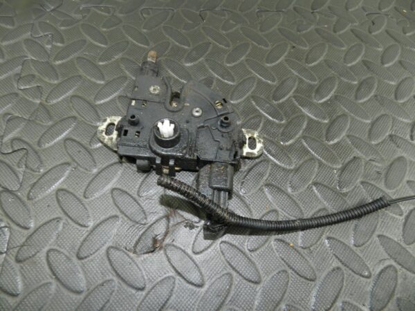 151. 2008 FORD FOCUS MK2 TITANIUM. BONNET LOCK LATCH