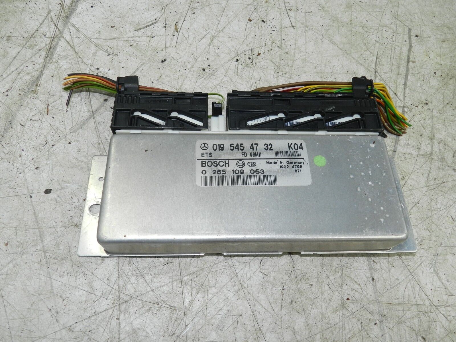 (141) MERCEDES E CLASS SALOON W210. 0195454732 ECU ESP CONTROL MODULE
