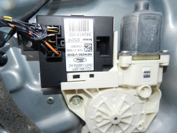 151. 2008 FORD FOCUS MK2 TITANIUM. PASSENGER SIDE REAR DOOR IN SILVER RUSTED - Image 7