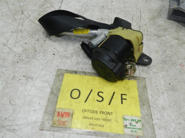 (141) MERCEDES E CLASS SALOON W210. DRIVER SIDE FRONT SEAT BELT