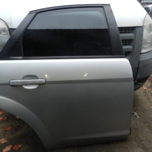 151. 2008 FORD FOCUS MK2 TITANIUM. DRIVER SIDE REAR DOOR IN SILVER