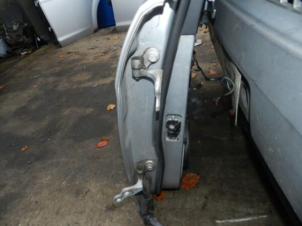 151. 2008 FORD FOCUS MK2 TITANIUM. DRIVER SIDE REAR DOOR IN SILVER - Image 2