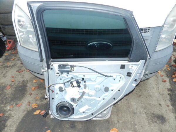 151. 2008 FORD FOCUS MK2 TITANIUM. DRIVER SIDE REAR DOOR IN SILVER - Image 4