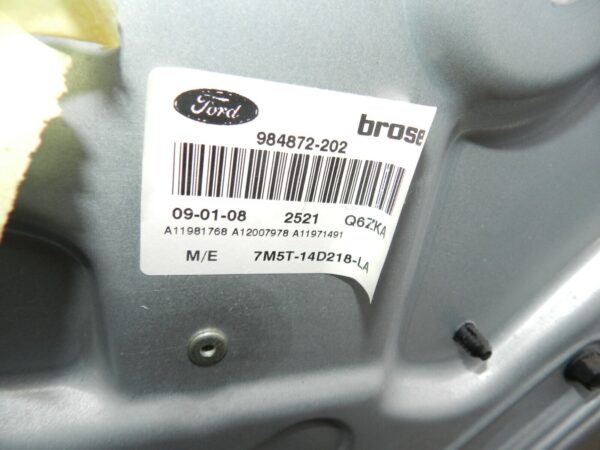 151. 2008 FORD FOCUS MK2 TITANIUM. DRIVER SIDE REAR DOOR IN SILVER - Image 5