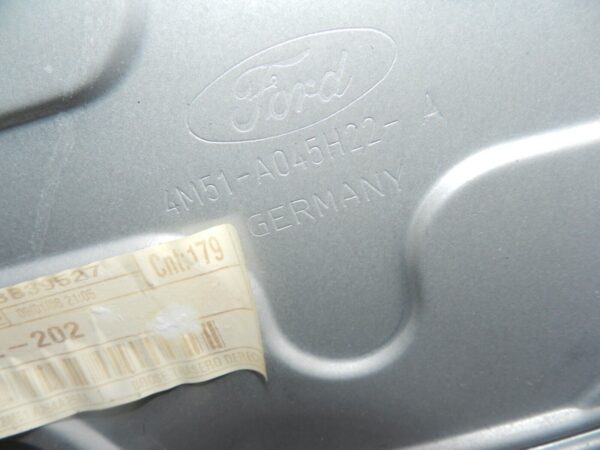 151. 2008 FORD FOCUS MK2 TITANIUM. DRIVER SIDE REAR DOOR IN SILVER - Image 6