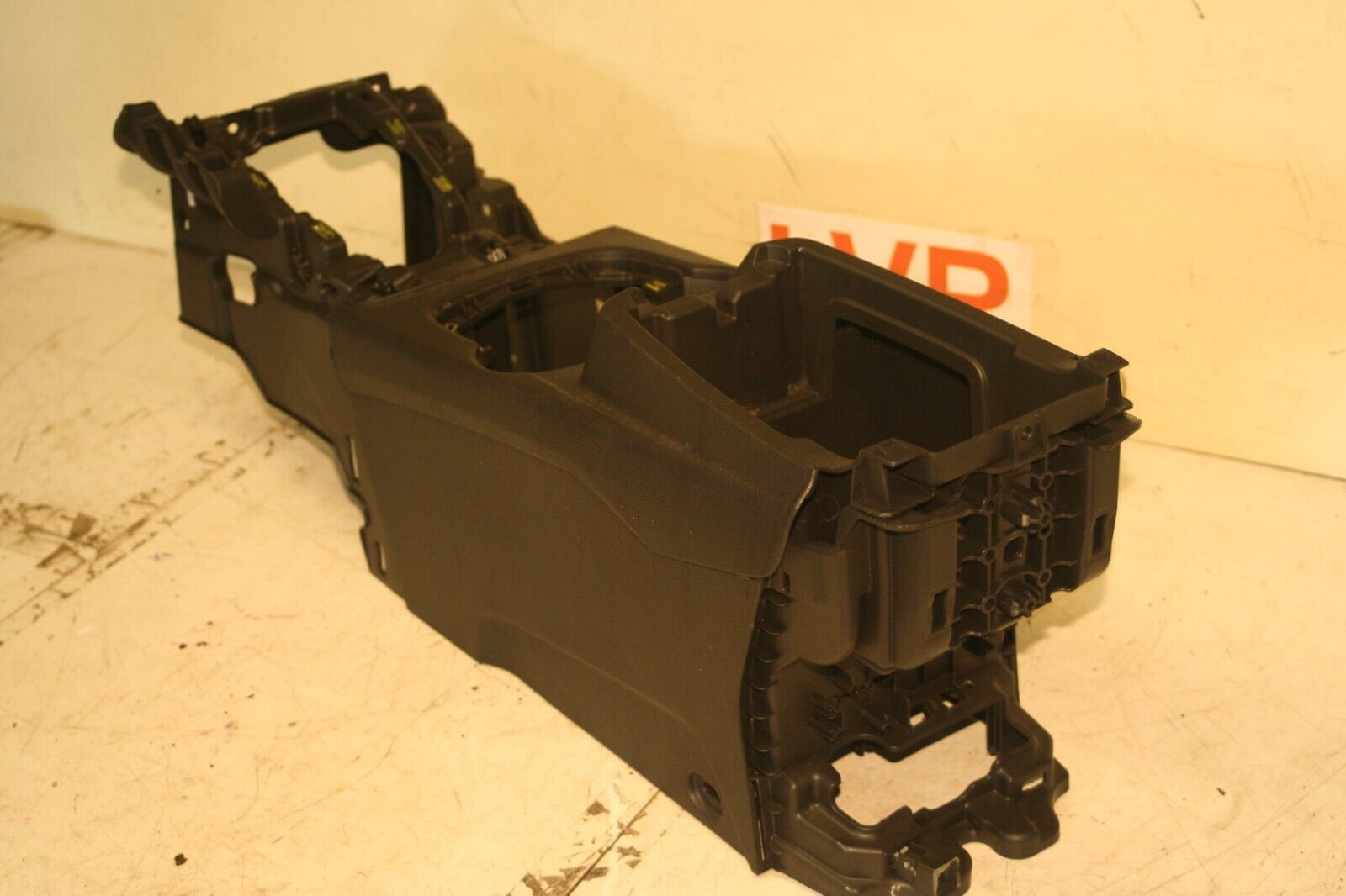 (6B) 2013 FORD FOCUS 1.0 ECOBOOST. CENTRE CONSOLE SIDE TRIM FOOTWELL - Image 2